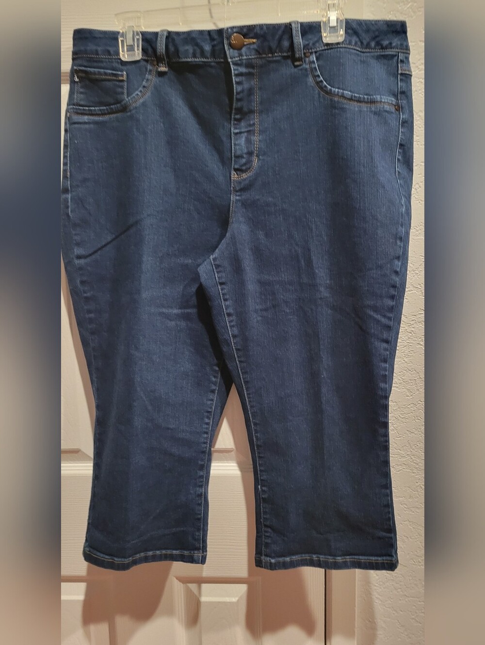 D Jeans Classic Women's Dark Blue Denim Capri Jeans